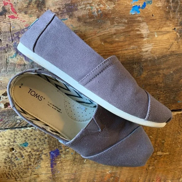 Toms - Picture 2 of 5